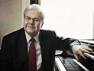Emanuel Ax Wearing A Suit And Tie In Front Of A Piano